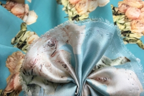 Seide - Bordüre mit Rosen