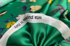 Seidensatin - Schmetterling-Blumenbordüre